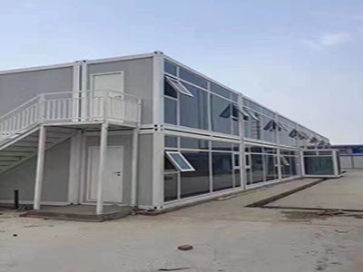 彩鋼板鋼構廠房適用性廣泛、優(yōu)勢明顯